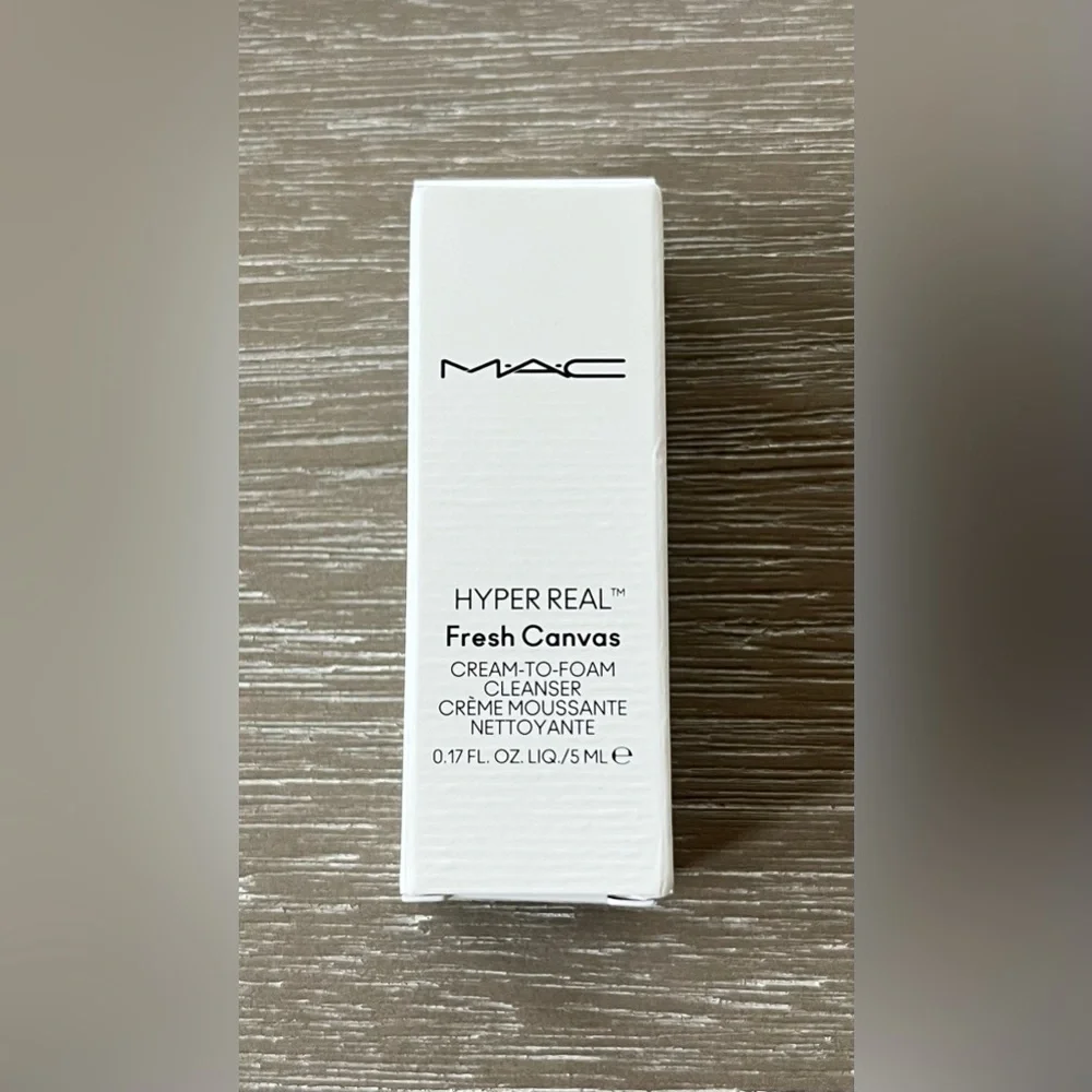 MAC Cosmetics Beauty & Skincare 4 Piece Mini Size - Picture 10 of 12